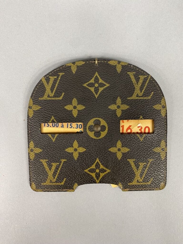 Louis VUITTON - Disque de stationnement en toile monogram - H : 12 cm - Bon éta…