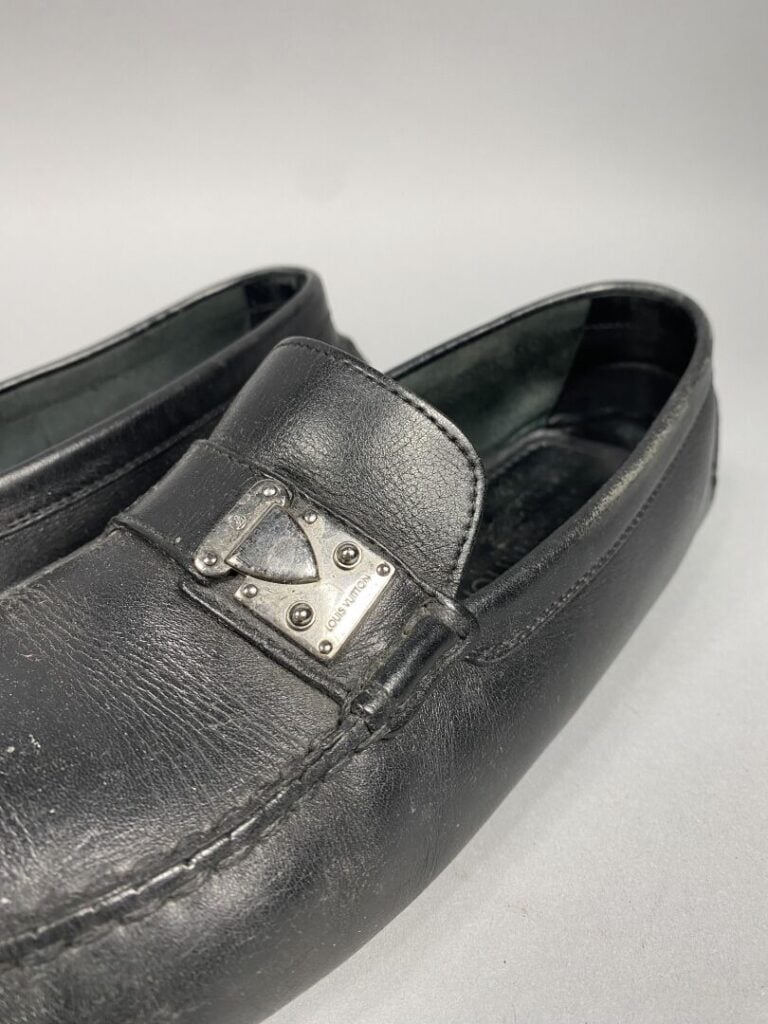 Louis VUITTON - Paire de mocassins homme en cuir noir - Pointure 42