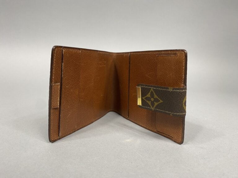 Louis VUITTON - Porte-chéquier en cuir naturel et toile Monogram