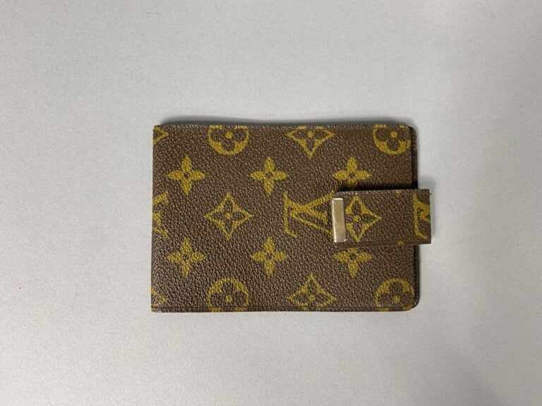 LOUIS VUITTON - Porte chéquier en toile monogram, intérieur en cuir chocolat ,…
