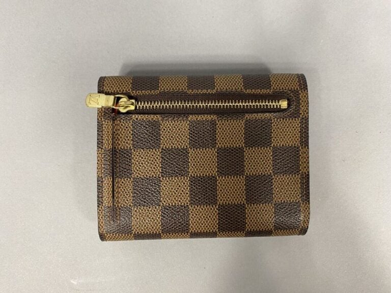 Louis VUITTON - Portefeuille en cuir rouge et toile damier - 12.5 x 10 cm - Ave…