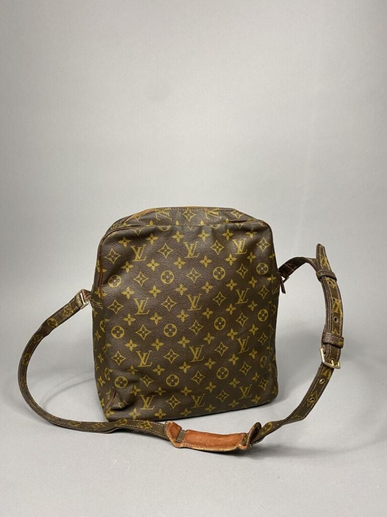 Louis VUITTON - Sac « Monceau » vintage en toile monogram et cuir naturel, band…