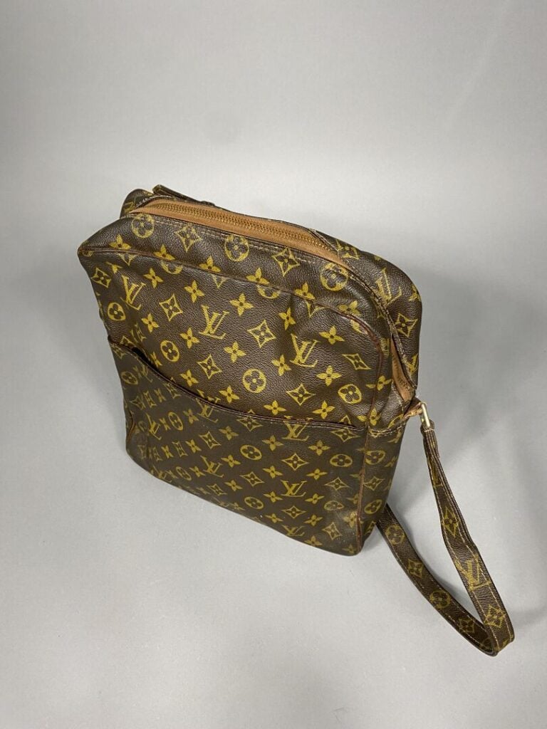Louis VUITTON - Sac « Monceau » vintage en toile monogram et cuir naturel, band…