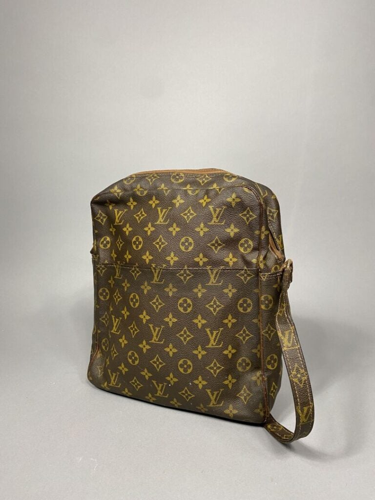 Louis VUITTON - Sac « Monceau » vintage en toile monogram et cuir naturel, band…