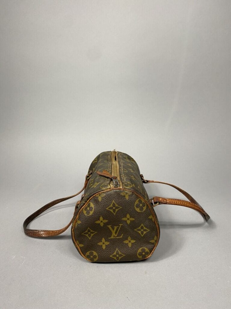 Louis VUITTON - Sac « Papillon » vintage en toile monogram et cuir naturel, dou…