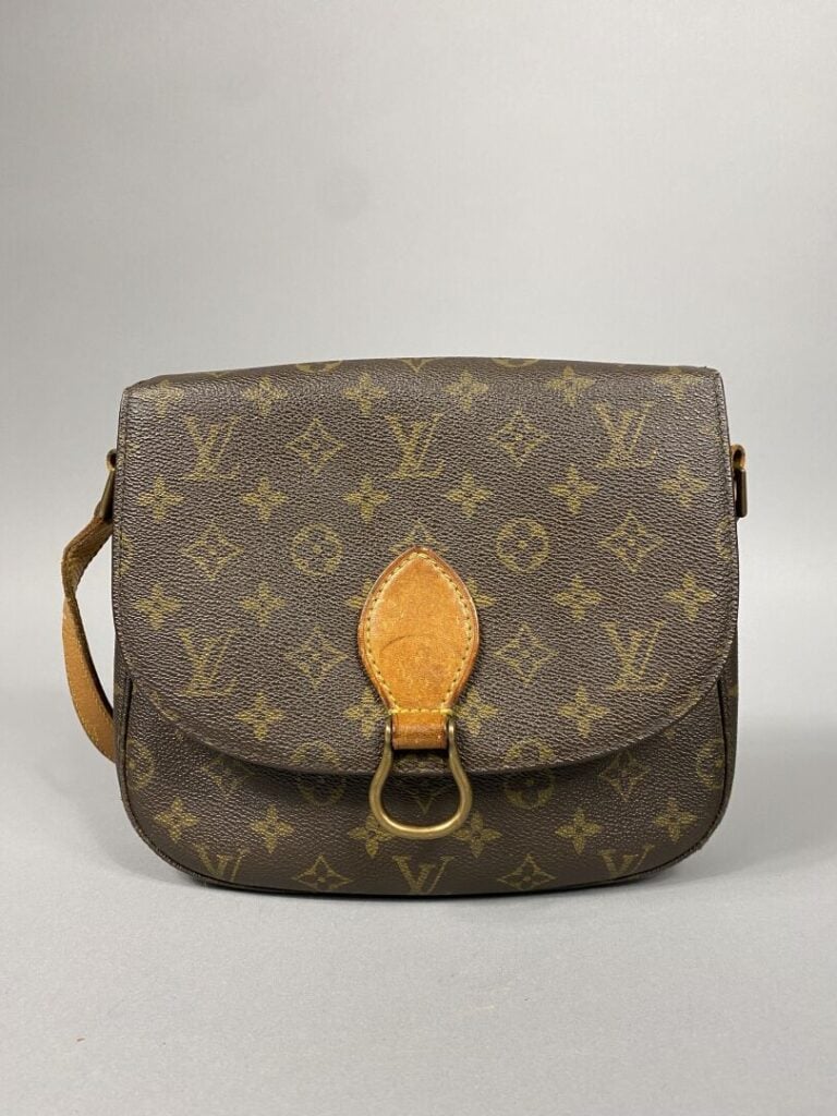 LOUIS VUITTON - Sac « Saint Cloud » en toile monogram, bandoulière réglable en…