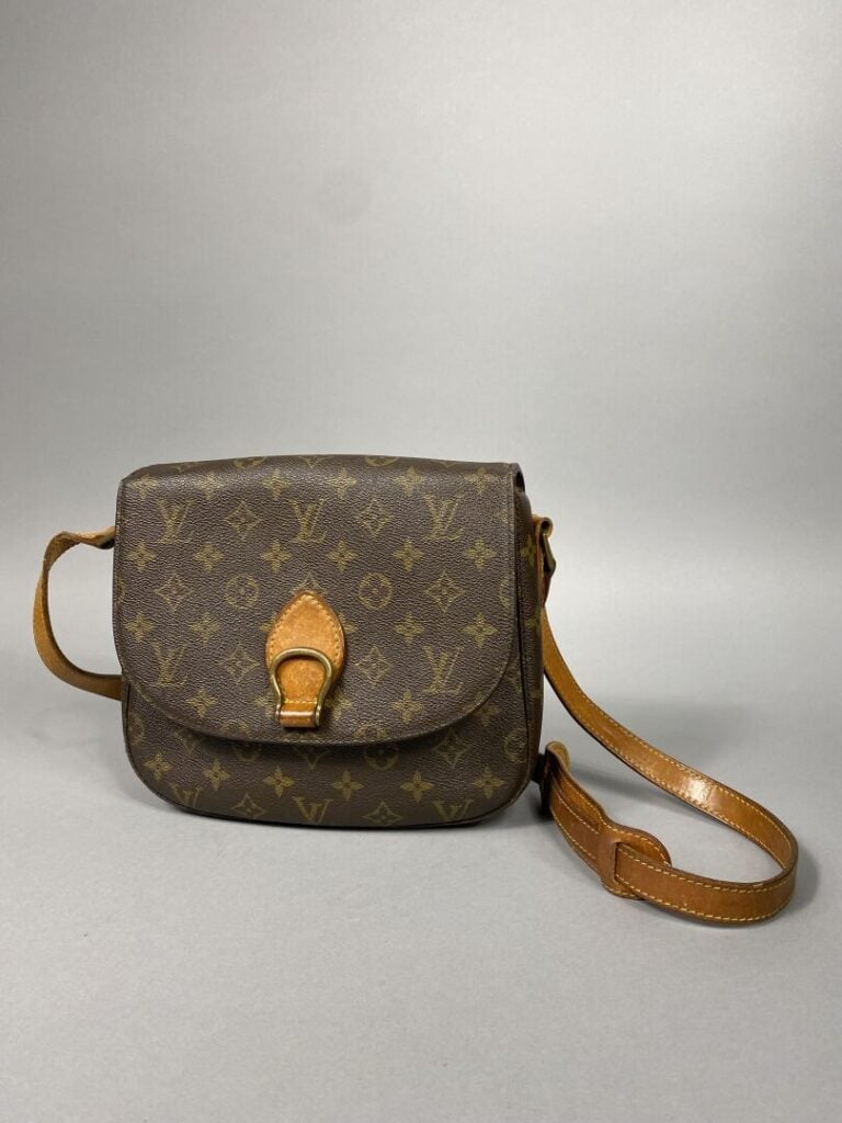 LOUIS VUITTON - Sac « Saint Cloud » en toile monogram, bandoulière réglable en…