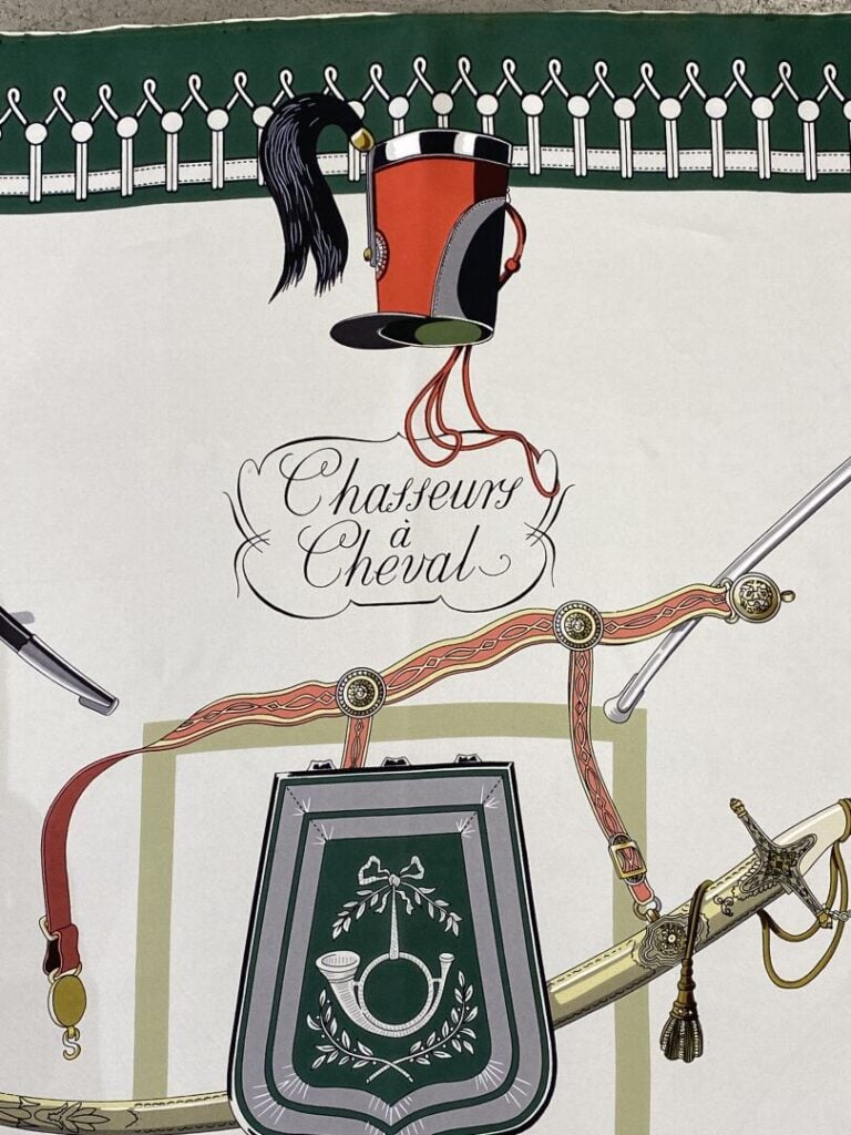 LR Paris - Carré en twill de soie à décor imprimé titré "Chasseurs à cheval" -…