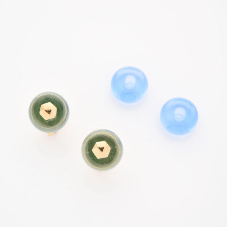 MARINA B - Paire de clips d'oreilles en or jaune (750) ornés de billes de verre…