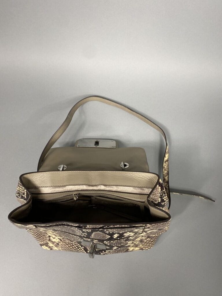 MICKAEL KORS - Sac porté épaule en cuir imitant le python - (usures, trace de s…
