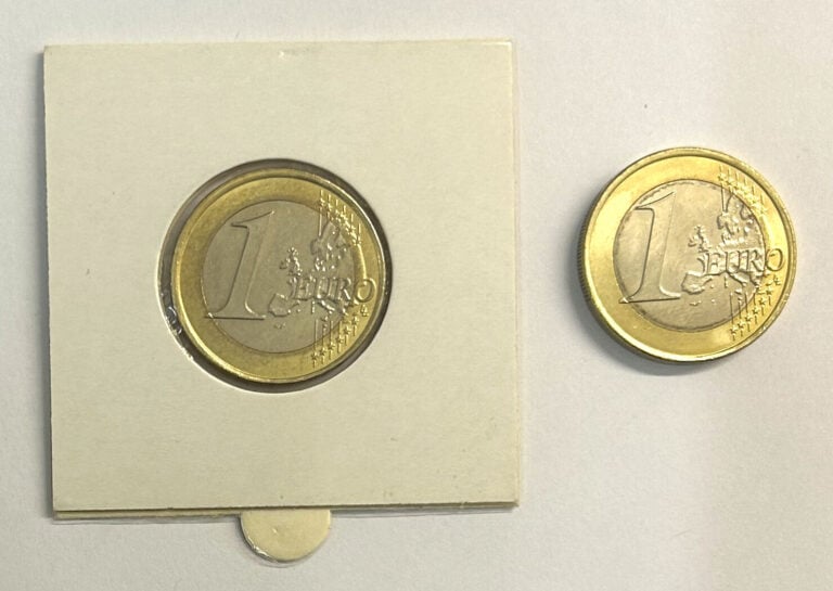 Monaco - Albert II - Lot de deux monnaies comprenant une 1 Euros 2007 fautée (s…