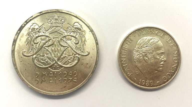 Monaco - Divers - Lot comprenant une médaille de Rainier III et une 100 Francs…