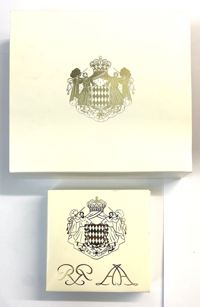 Monaco - - Lot de deux coffrets comprenant : - - Un Coffret BE (Belle Epreuve)…