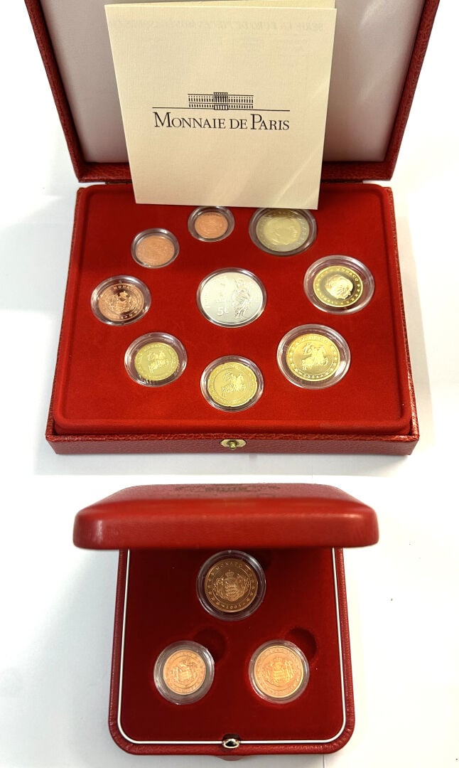 Monaco - - Lot de deux coffrets comprenant : - - Un Coffret BE (Belle Epreuve)…