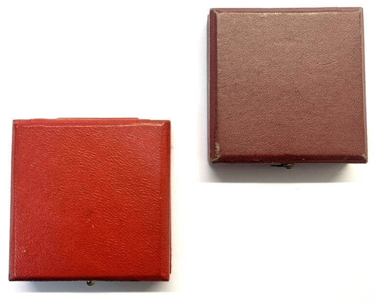 Monaco - Rainier III - Lot de deux médailles en Bronze comprenant : - -Une méda…