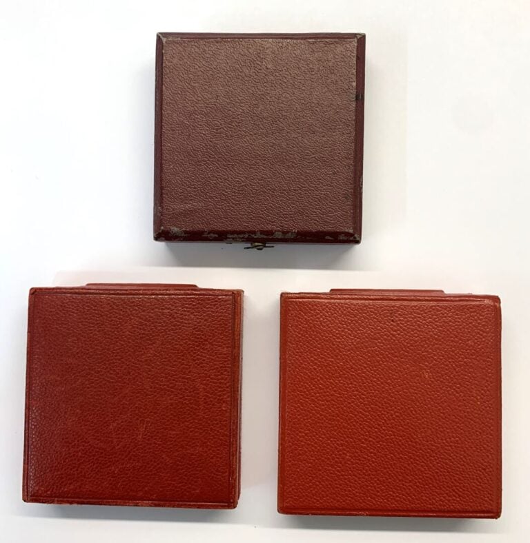 Monaco - Rainier III - Lot de trois médailles en Bronze comprenant : - -Deux mé…