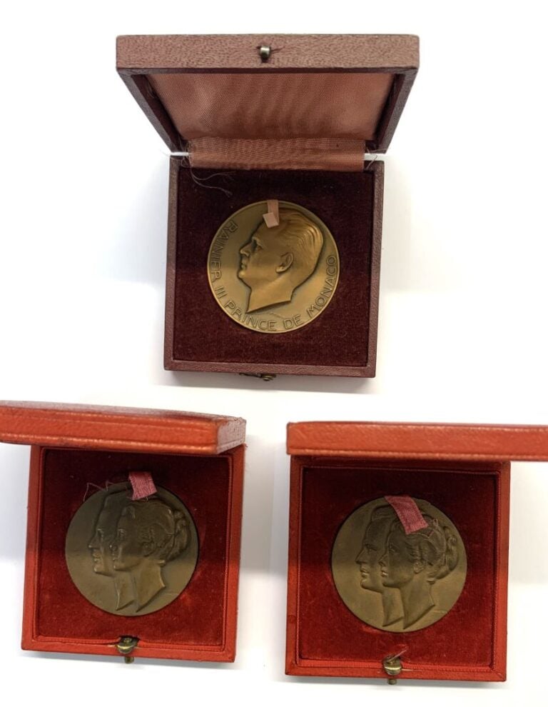 Monaco - Rainier III - Lot de trois médailles en Bronze comprenant : - -Deux mé…