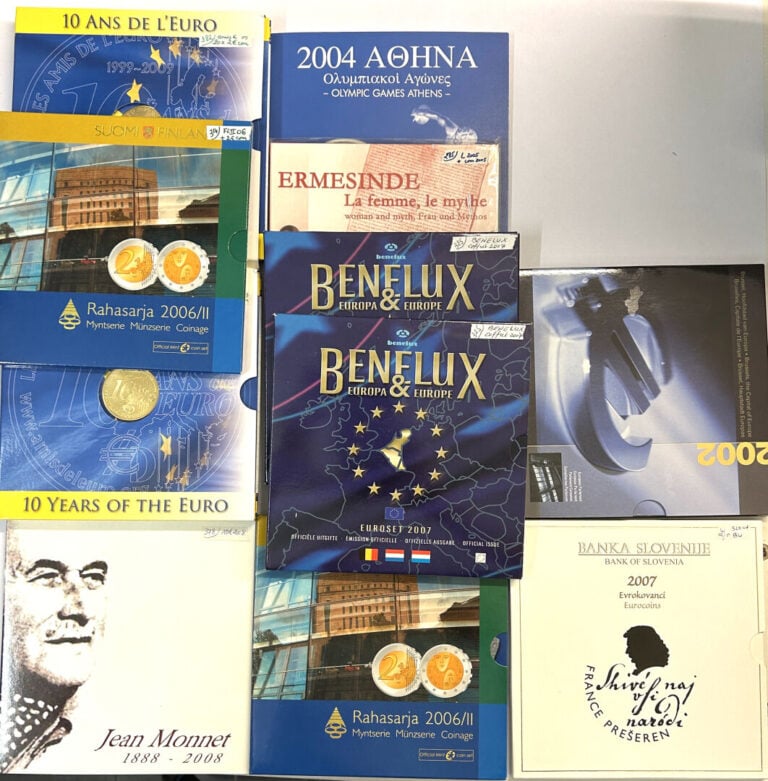 Monde - Divers - Important lot de onze coffrets BU comprenant : - -Un Coffret G…