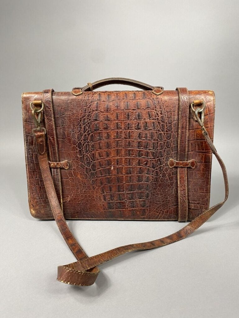 MULBERRY made in England - Sac cartable en cuir marron façon reptile, fermeture…