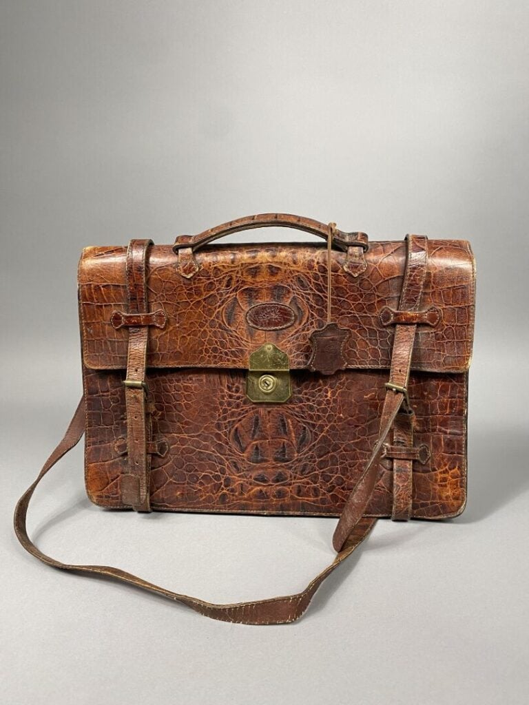 MULBERRY made in England - Sac cartable en cuir marron façon reptile, fermeture…