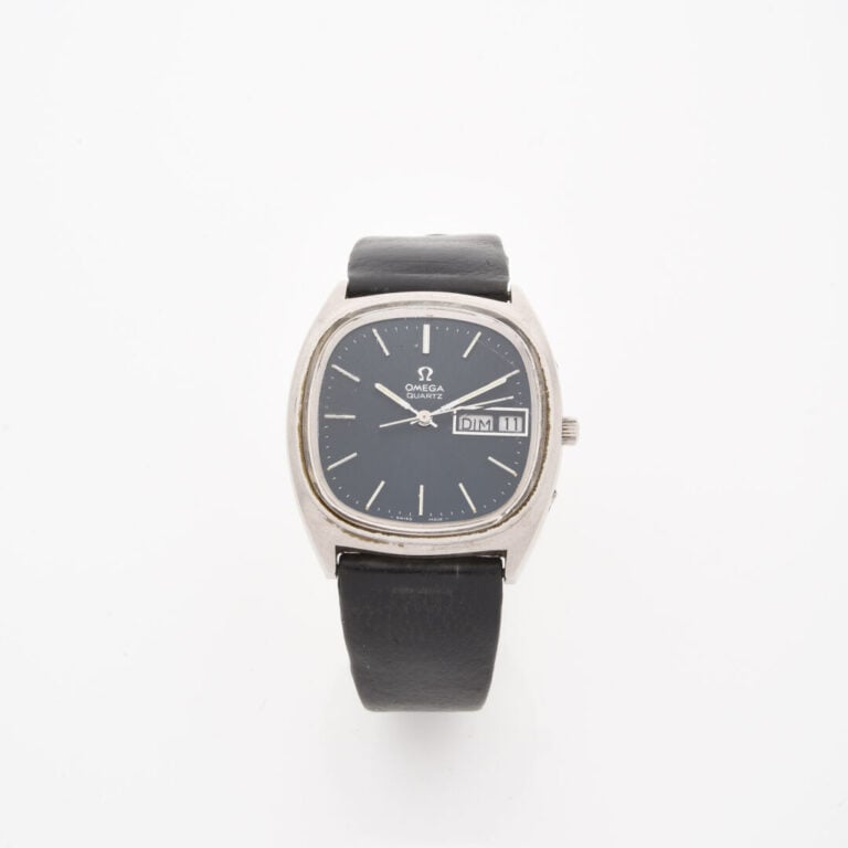 OMEGA - Montre bracelet d'homme en acier, boîtier de forme tonneau, cadran à fo…