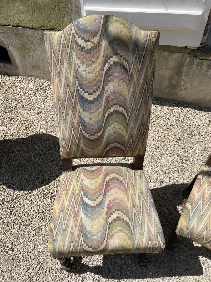 Paire de chaises à entretoise à piétement tourné. Style XVIIème - 107 x 47 x 49…