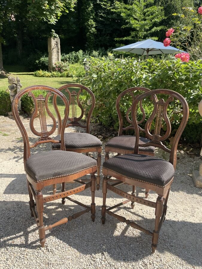 Paire de chaises à entretoise à piétement tourné. Style XVIIème - 107 x 47 x 49…