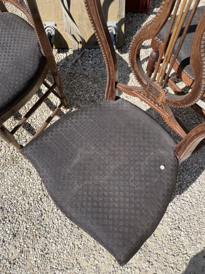 Paire de chaises à entretoise à piétement tourné. Style XVIIème - 107 x 47 x 49…