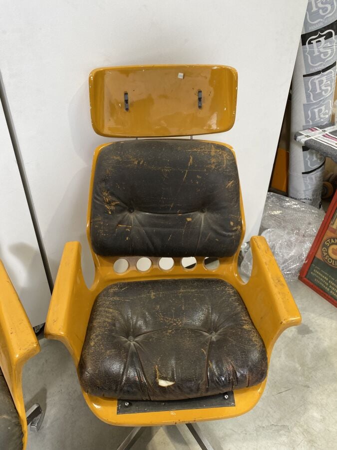 Paire de fauteuils de bureau coques jaune (STOLL GIROFLEX 7103 et 7113) - 102 x…