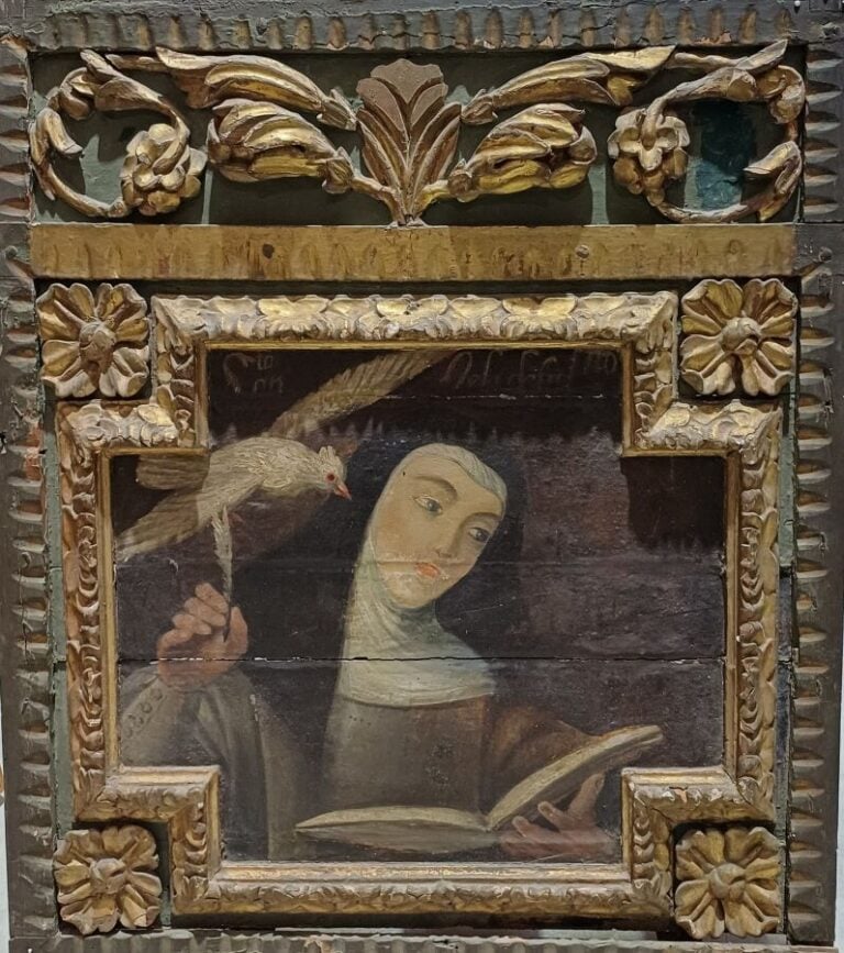 Panneau de Boiseries en bois relaqué vert et or à décor sculpté de fleurettes c…