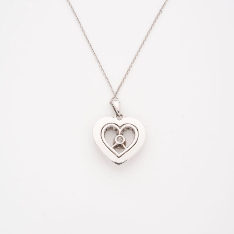 Pendentif Coeur en or gris (750) ajouré orné de diamants tailles ancienne et br…