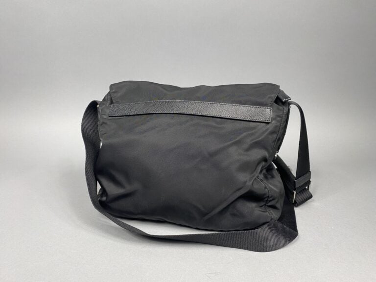PRADA - Sac besace en nylon noir, bandoulière en tissu noir - Intérieur en tiss…