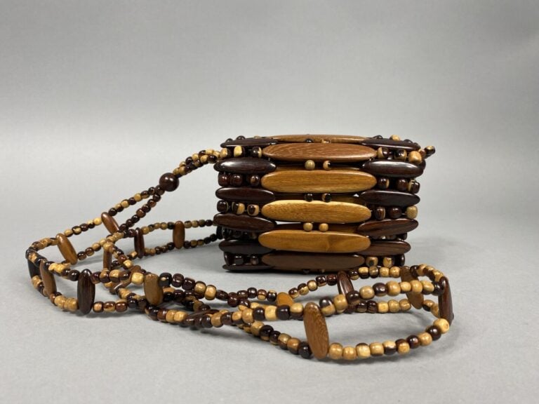 Sac fantaisie en perles de bois teinté