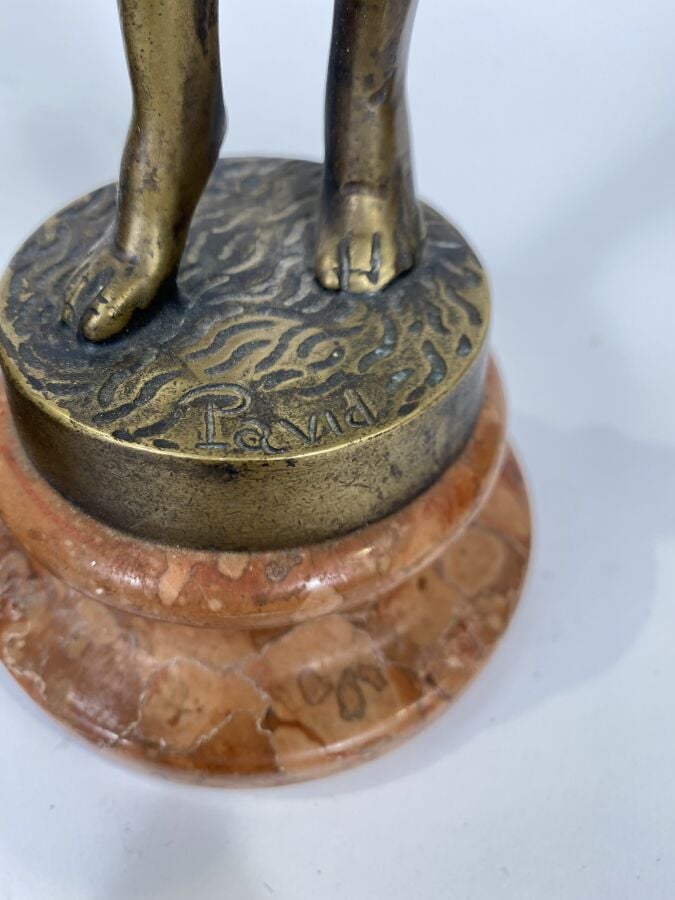Sculpture en bronze doré « femme les bras levés »signée Pavid, soudures aux bra…