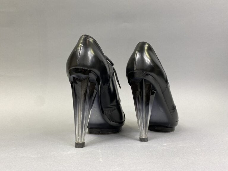 SONIA RYKIEL - Richelieu en cuir glaé noir, talon en dégradé de noir et blanc e…