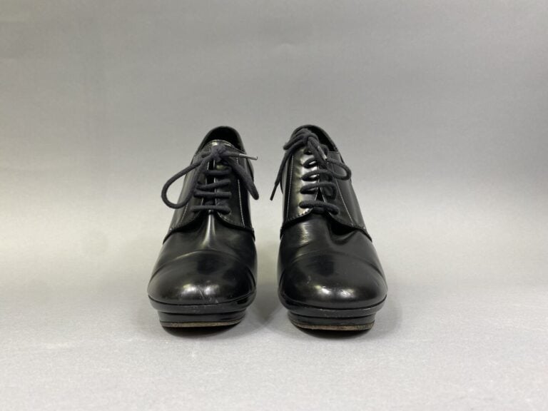 SONIA RYKIEL - Richelieu en cuir glaé noir, talon en dégradé de noir et blanc e…