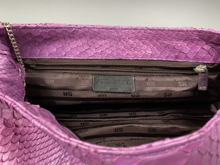 SONIA RYKIEL - Sac en python violet anémone, fermoir losange pivotant en métal…
