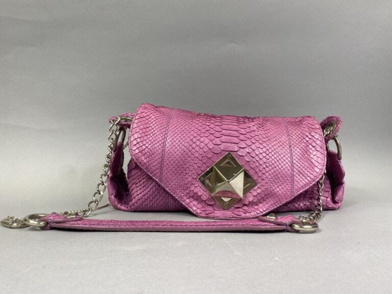 SONIA RYKIEL - Sac en python violet anémone, fermoir losange pivotant en métal…