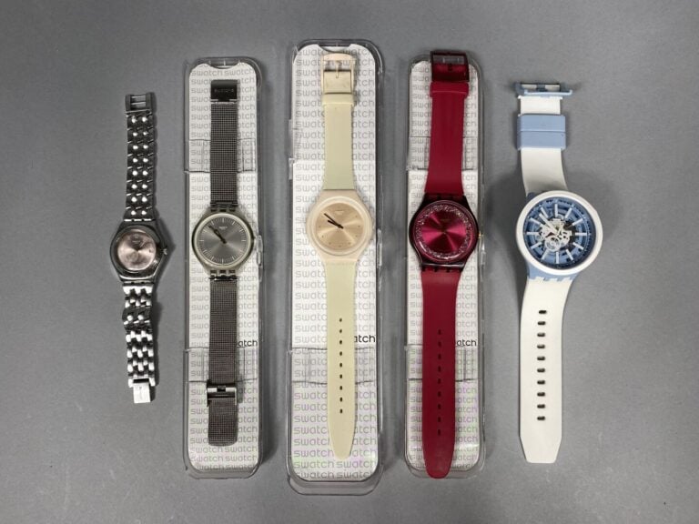 SWATCH - Lot de cinq montres bracelets, modèle divers - Mouvement quartz - (cer…