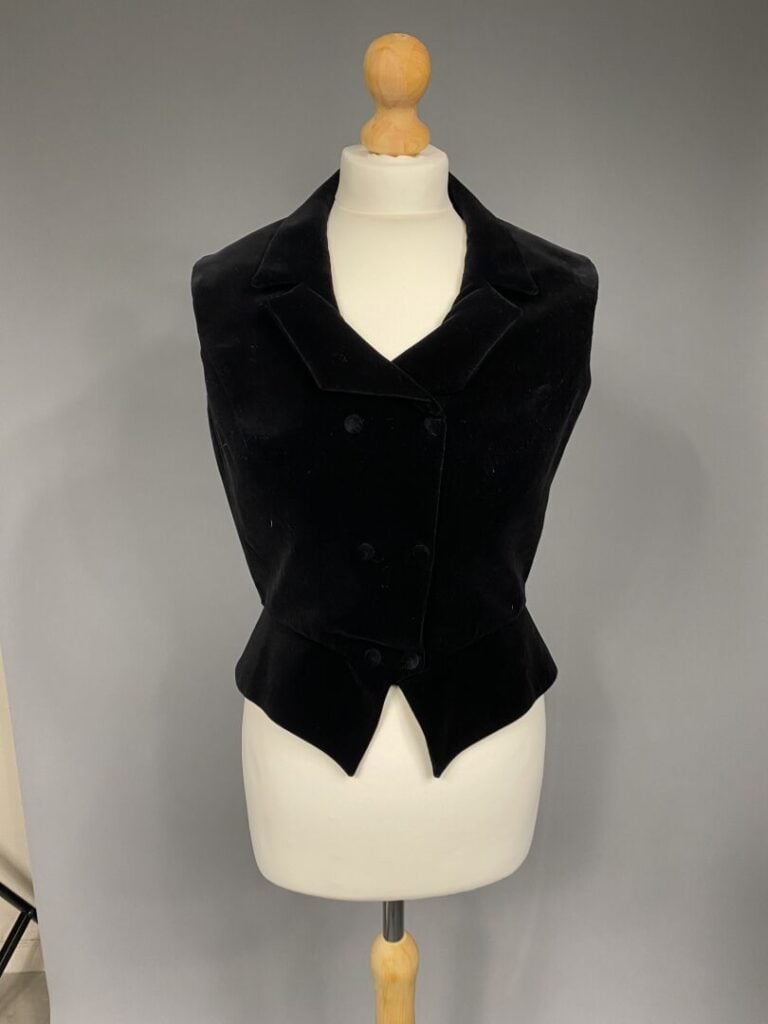 Thierry MUGLER - Gilet sans manche en coton noir effet velours à encolure V, fe…