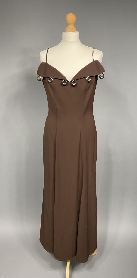 Thierry MUGLER - Robe longue à fines bretelles en polyester marron, le décollet…