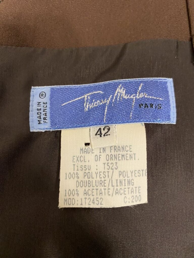 Thierry MUGLER - Robe longue à fines bretelles en polyester marron, le décollet…