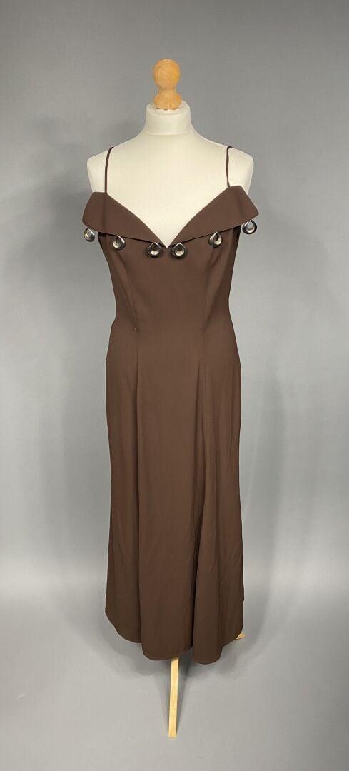 Thierry MUGLER - Robe longue à fines bretelles en polyester marron, le décollet…
