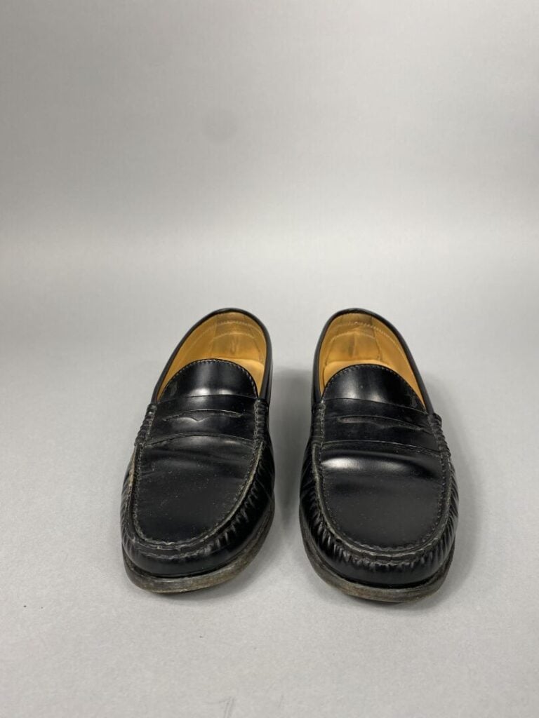 TOD'S - Mocassins en cuir noir, semelle cuir. - Pointure 39, boîte Tod's. - Trè…