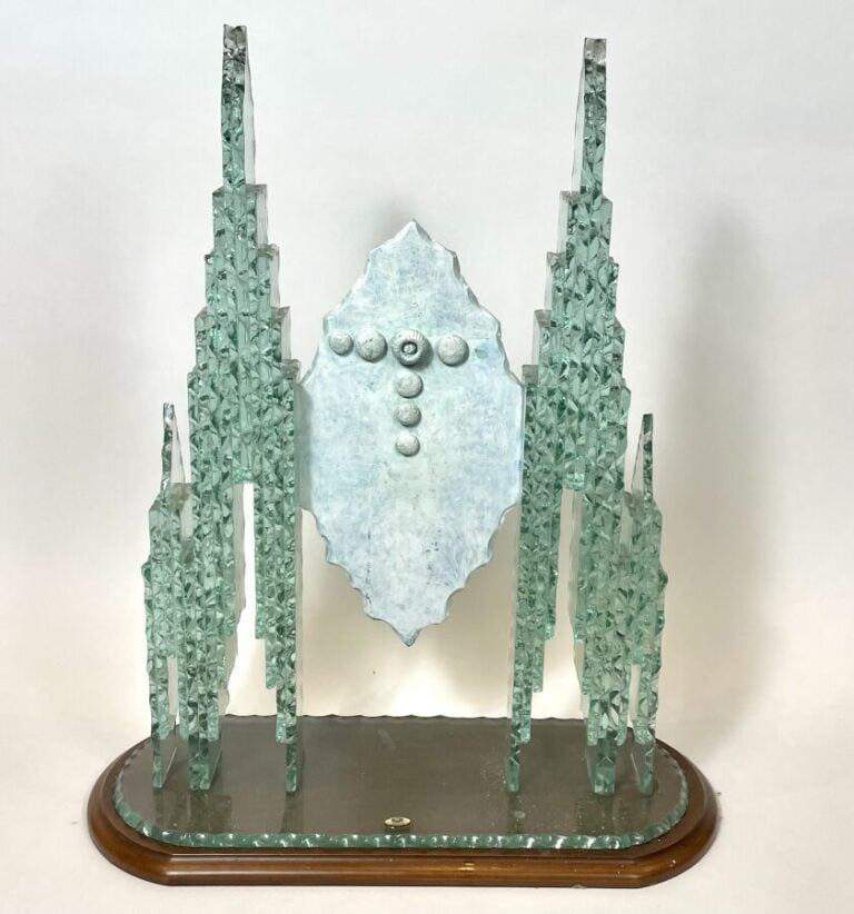 Travail italien - Glaciation - Sculpture en cristal teinté vert et peint sur so…