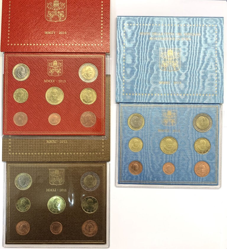 Vatican - Euros - Lot de trois series BU Vatican comprenant les monnaies de 1 c…