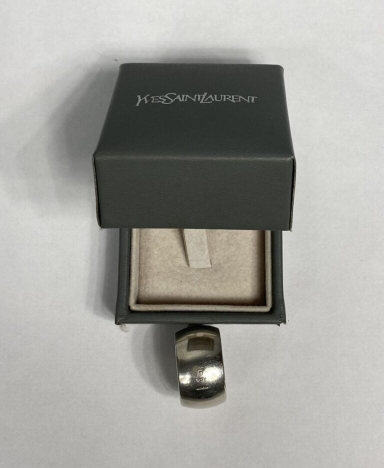 Yves SAINT LAURENT - Bague bandeau à bord évasé en argent (925), signée - Poids…