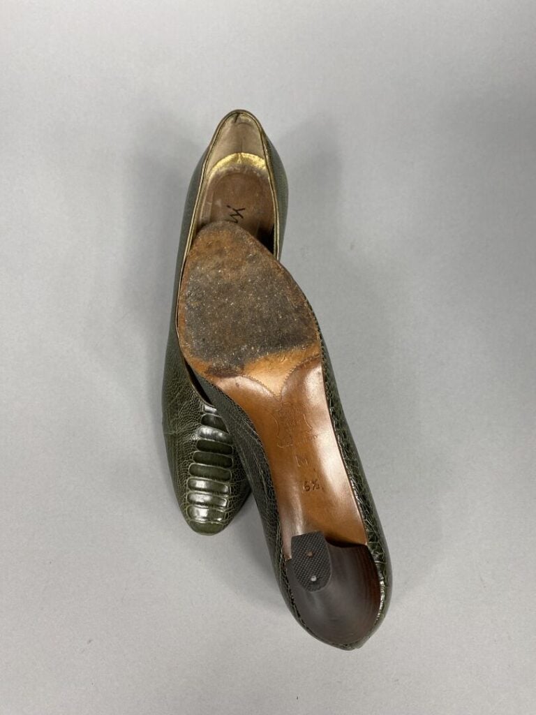Yves SAINT LAURENT - Escarpins en reptile vert kaki - Pointure 6,5 - Talon 7cm…