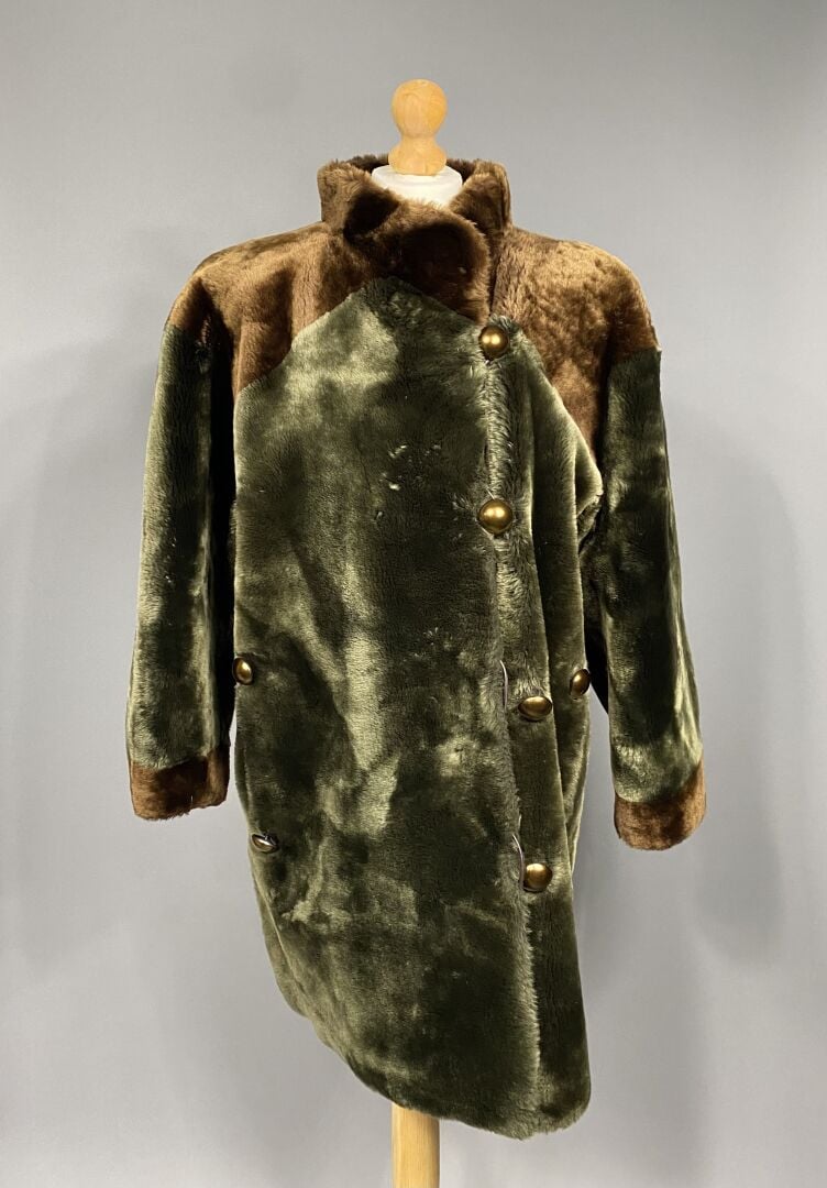 Yves SAINT LAURENT fourrures - Manteau trois-quart à col montant en fourrure sy…