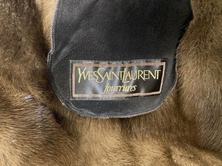 Yves SAINT LAURENT Fourrures - Manteau trois-quart réversible en peau retournée…